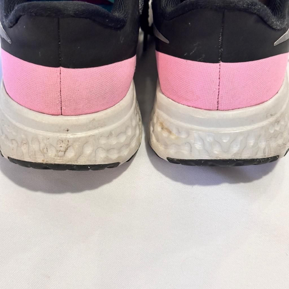 Size 7 Nike Revolution 5 Running Gym Shoes / Sneakers - Black & Pink (Women's) - Picture 7 of 10